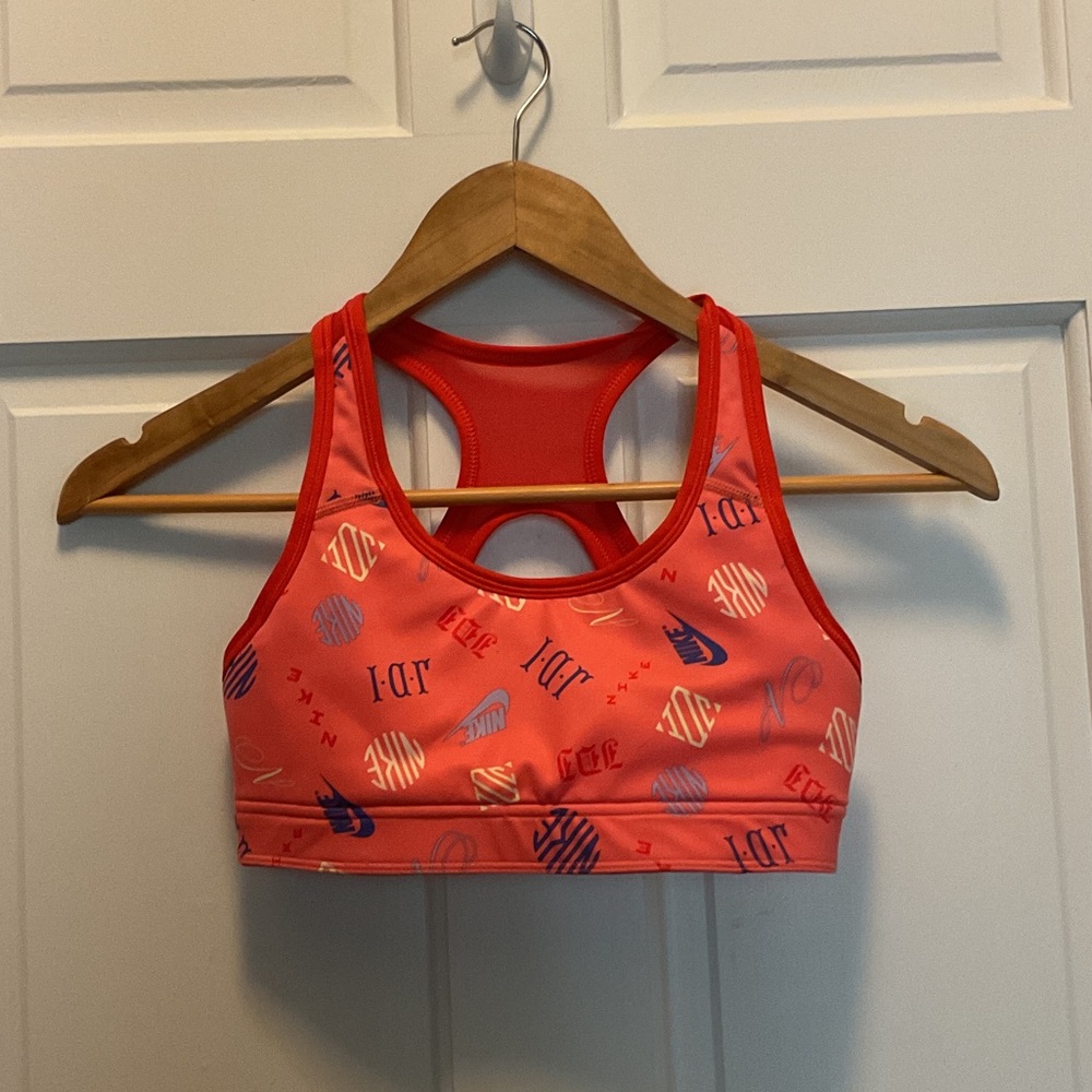 Red Nike Reversible Girls Sports Bra girls’ size 10 - Picture 3 of 4